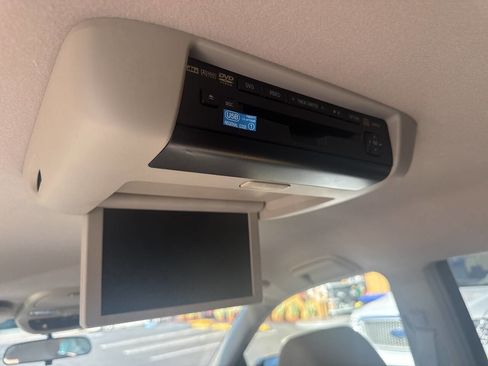 Used 2009 Toyota Sienna LE image 24