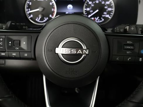 Used 2024 Nissan Pathfinder SL w/ SL Premium Package FWD image 30