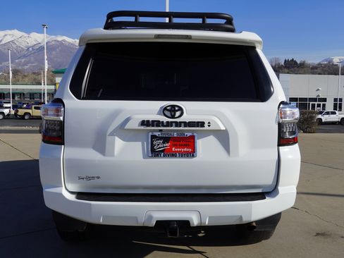 Certified 2022 Toyota 4Runner SR5 Premium image 7