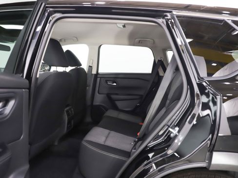 Used 2025 Nissan Rogue SV AWD/4WD image 18