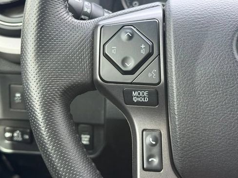 Used 2022 Toyota Tacoma TRD Off-Road w/ Technology Package AWD/4WD image 23