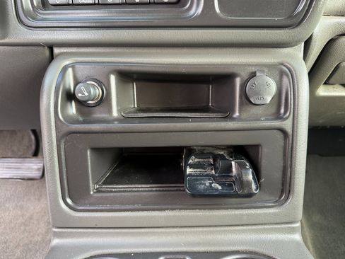 Used 2007 Chevrolet Silverado 2500 LT w/ Heavy-Duty Power Package image 16