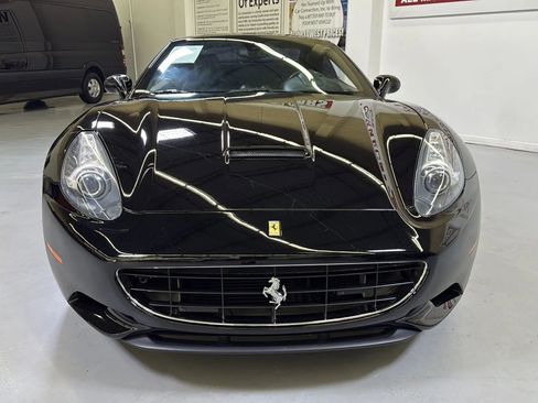 Used 2010 Ferrari California image 3