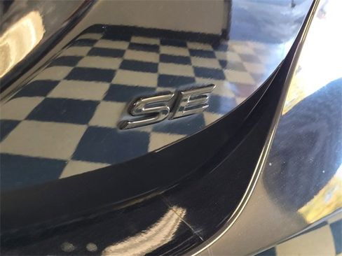 Used 2020 Toyota Camry SE image 7
