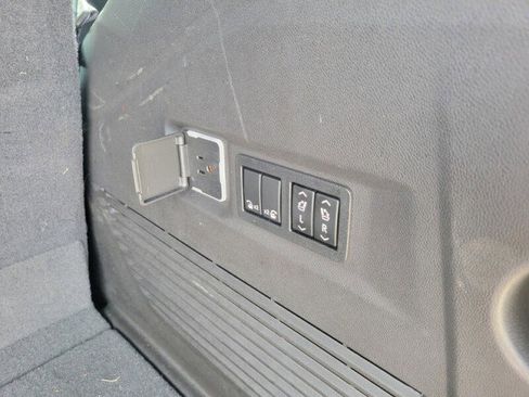 Used 2021 GMC Yukon Denali w/ Denali Premium Package image 6