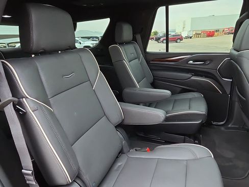Used 2024 Cadillac Escalade Premium Luxury RWD image 17