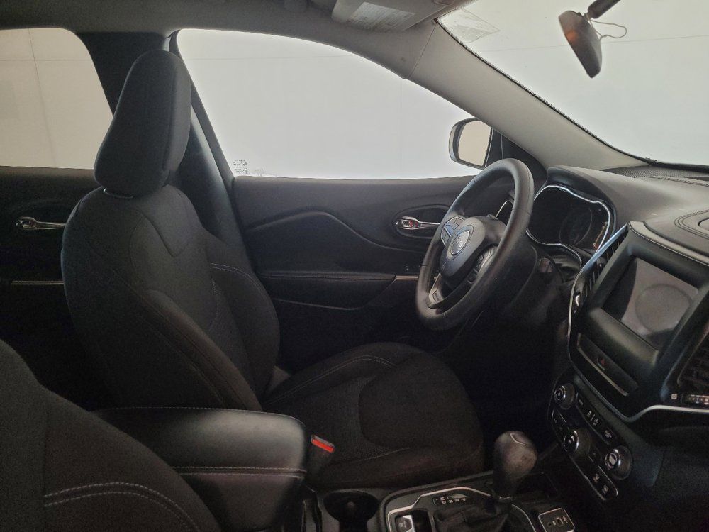 Used 2019 Jeep Cherokee Latitude w/ Popular Appearance Group FWD image 21