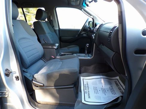Used 2005 Nissan Pathfinder SE Off-Road image 14