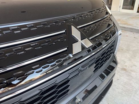 Used 2024 Mitsubishi Outlander ES image 12