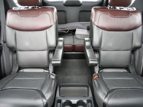 Used 2020 Ford Explorer Platinum w/ Premium Technology Package image 13