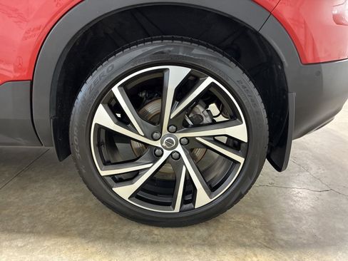 Used 2021 Volvo XC40 T5 R-Design w/ Advanced Package image 26