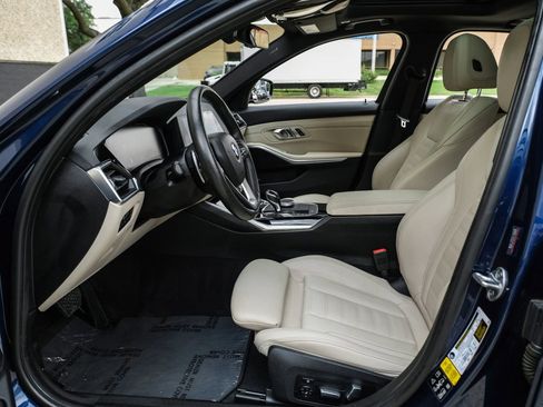 Used 2019 BMW 330i xDrive Sedan w/ Convenience Package AWD/4WD image 3