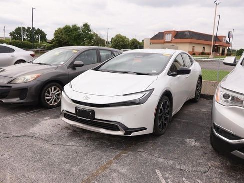 Used 2023 Toyota Prius Prime FWD image 4