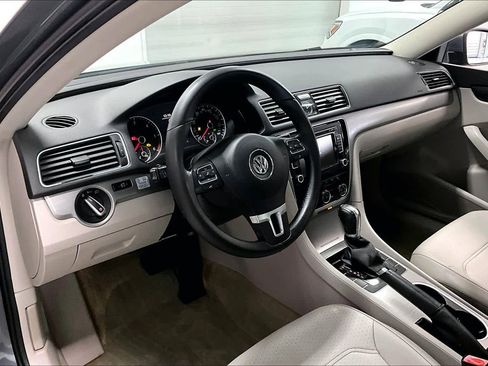 Used 2014 Volkswagen Passat TDI SE image 2