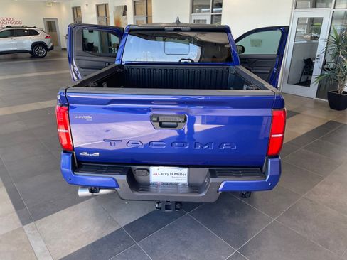 Certified 2025 Toyota Tacoma SR5 AWD/4WD image 24