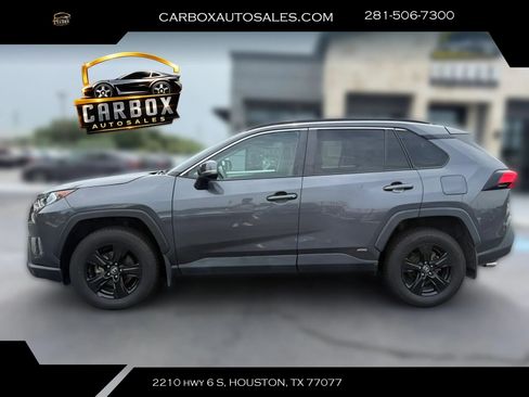 Used 2020 Toyota RAV4 XLE AWD/4WD image 2
