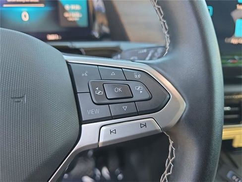 Used 2025 Volkswagen Atlas SE image 21