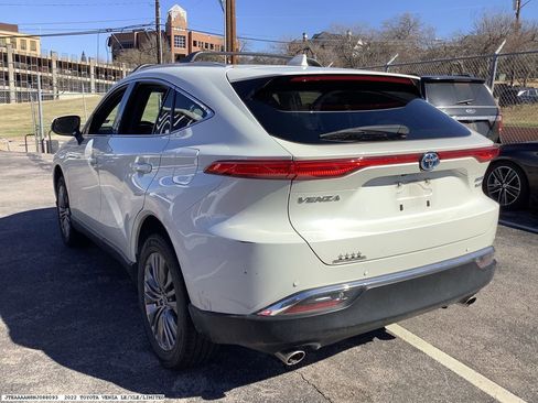 Used 2022 Toyota Venza Limited image 4