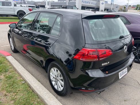 Used 2017 Volkswagen Golf S FWD image 4