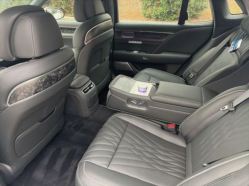 Used 2025 Genesis G90 3.5T image 16