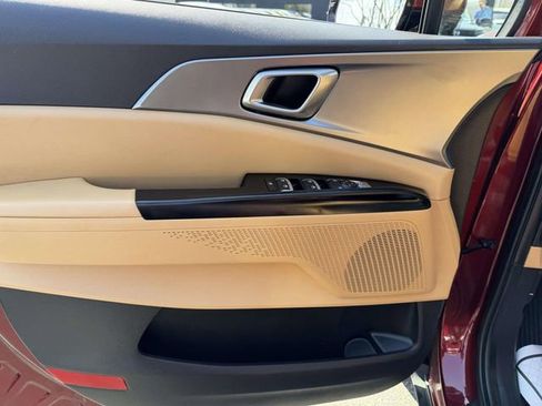 Used 2024 Kia Carnival LX image 17