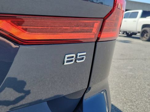 Used 2022 Volvo XC60 B5 Momentum w/ Climate Package FWD image 30