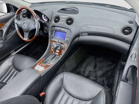 Used 2011 Mercedes-Benz SL 550 image 25