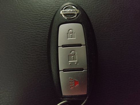Used 2015 Nissan Rogue SV w/ SV Moonroof Package FWD image 32