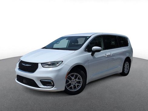 Used 2023 Chrysler Pacifica Touring-L FWD image 1
