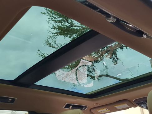 Used 2025 Land Rover Range Rover Long Wheelbase SE image 22