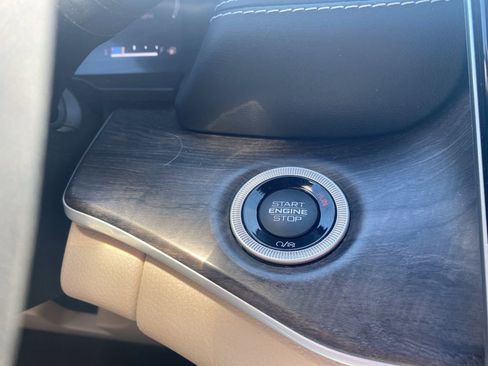 Used 2023 Jeep Grand Cherokee Limited w/ Black Appearance Package image 26