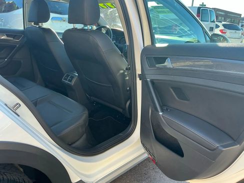 Used 2017 Volkswagen Golf Alltrack S image 12