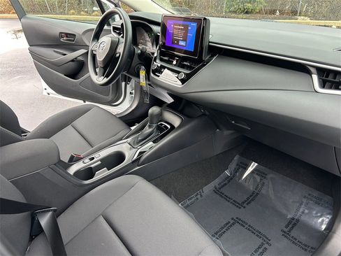 Used 2025 Toyota Corolla LE image 21