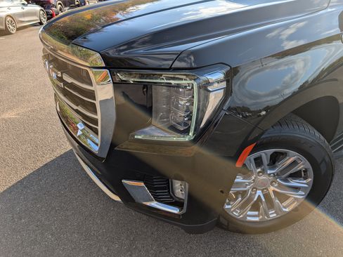 Used 2023 GMC Yukon SLT w/ SLT Luxury Package image 13