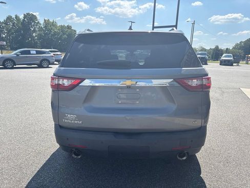 Used 2021 Chevrolet Traverse LT FWD image 7