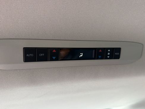 Used 2024 Toyota Sienna XLE FWD image 11