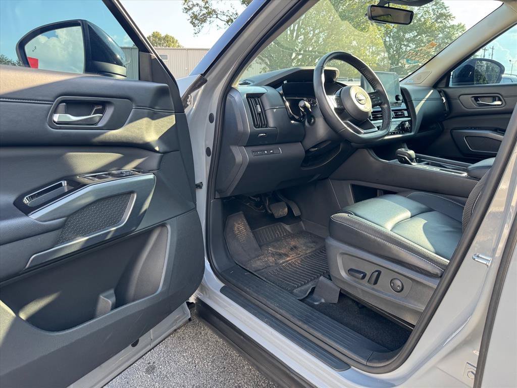 Certified 2024 Nissan Pathfinder SL w/ SL Premium Package FWD image 16