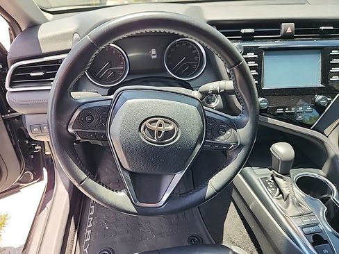 Used 2018 Toyota Camry XLE image 4