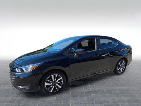 Used 2023 Nissan Versa SV FWD image 3