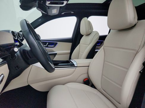 Certified 2025 Mercedes-Benz GLC 300 image 17