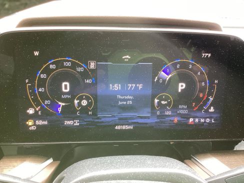 Used 2025 Chevrolet Suburban High Country AWD/4WD image 12