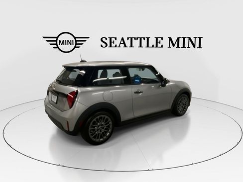 Used 2025 MINI Cooper 2-Door Hardtop FWD image 11