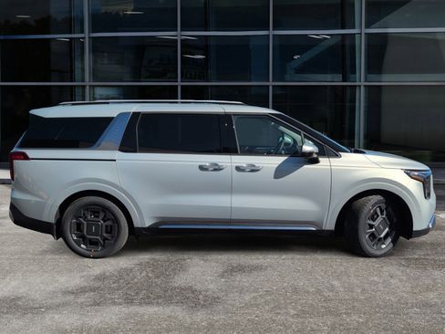 New 2026 Kia Carnival SX FWD image 3