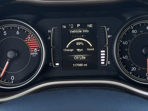 Used 2016 Jeep Cherokee Latitude w/ Cold Weather Group image 17