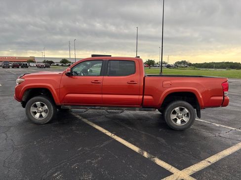 Used 2016 Toyota Tacoma TRD Sport AWD/4WD image 8