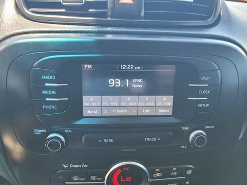 Used 2017 Kia Soul + FWD image 23