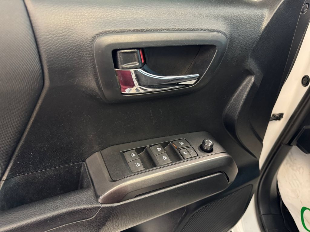 Used 2019 Toyota Tacoma TRD Off-Road w/ Technology Package AWD/4WD image 11