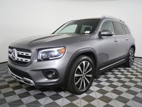 Used 2021 Mercedes-Benz GLB 250 4MATIC image 7