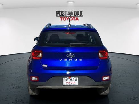 Used 2023 Hyundai Venue SEL image 6