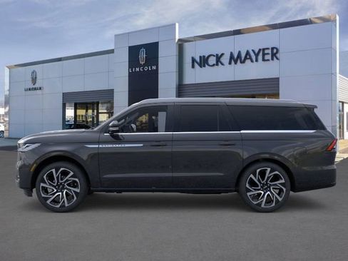 New 2026 Lincoln Navigator L Reserve image 3